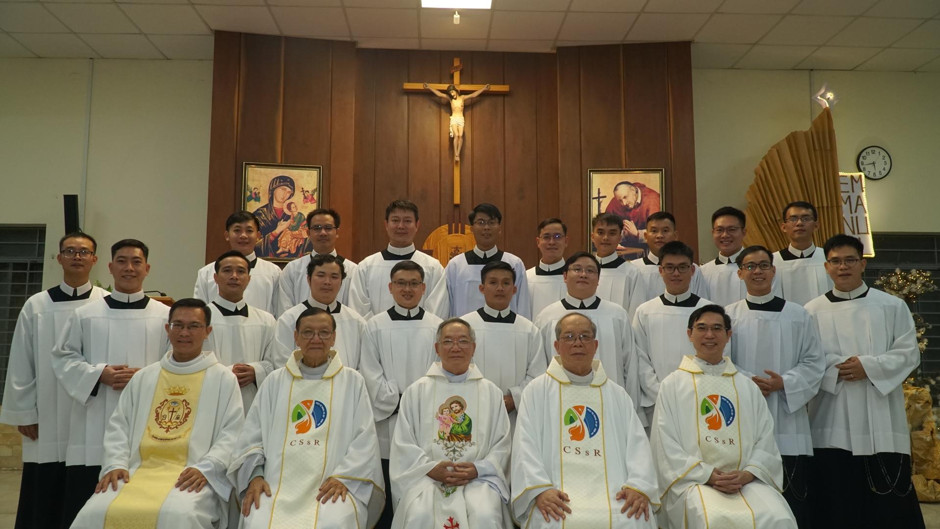 Thánh Lễ tuyên lại lời khấn Dòng & trao tác vụ Đọc sách và Giúp lễ